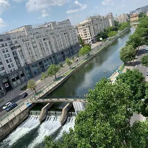https://old-town-river-view-123.bucharesthotelsnow.com